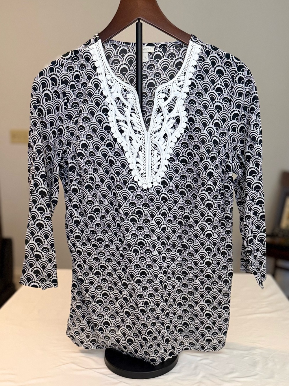 Talbots Black and White Scallop-Pattern Lace-Trim Tunic Size Small (MM14)